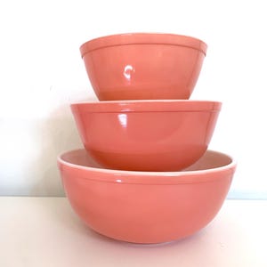Set of 3 Pink Pyrex Nesting Mixing Bowls