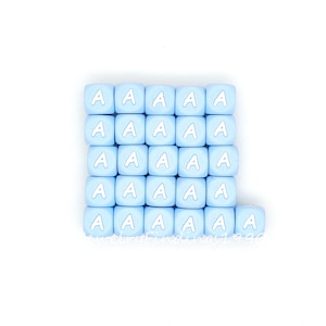 ブルーシリコンアルファベット文字ビーズ、キューブ文字ビーズ、A-Zシリコン文字ビーズ、バルク12 mm文字シリコンビーズ、DIYクラフトジュエリーギフト