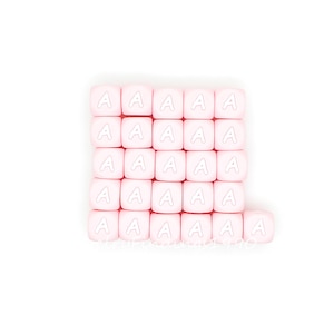 ピンク シリコン文字ビーズ、20～100個 キューブ シリコン英語アルファベットビーズ、12 mm アルファベット シリコンビーズ、ソフトビーズ、スクエア 26 文字ビーズ