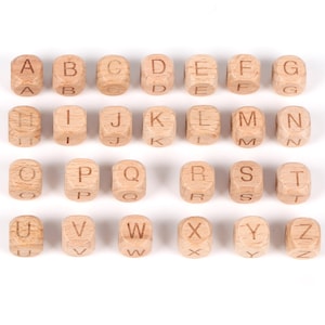 50/100 cuentas cuadradas de madera de haya de 12 mm, cuentas con letras del alfabeto inglés de la A a la Z, cuentas con letras cúbicas, cuentas con dijes para hacer tú mismo