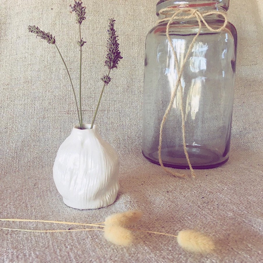 Soliflore Blanc en Céramique Artisanal Satiné et Rainuré.