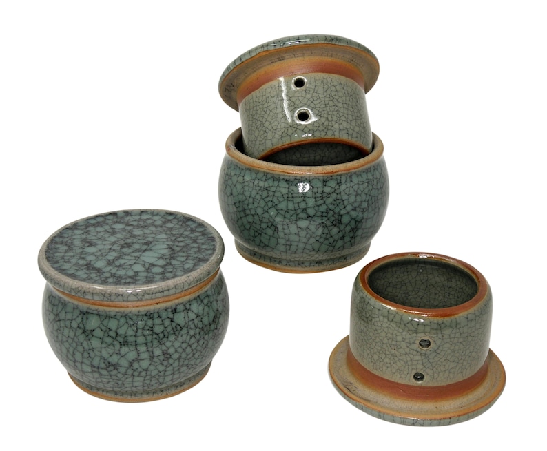 Original Französische Wassergekühlte Keramik Butterdose, Frische Und Streichzarte Butter, ca. 250g, EIS JADE Tusche Seladon Craquelé B-G 画像 3