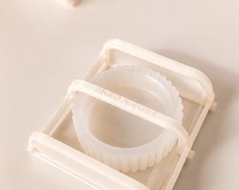 Deep Round Resin Mold with Dust Cover – Glossy Interior Keepsake Preservation (2 Inch)