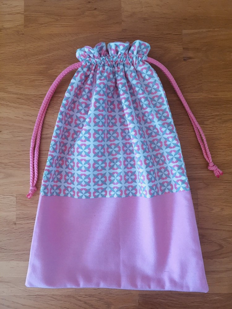 Sac en Tissu Doublé Pour Enfant, Pochon, Sac à Doudou, École ou Crèche, Rose Gris et Blanc