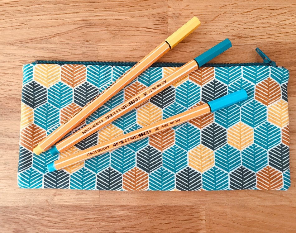 Trousse à Crayons en Tissu Bleu et Jaune Doublée Imprimé Géométrique