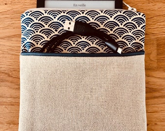 reversible e-reader cover in blue and ecru fabric with Japanese print