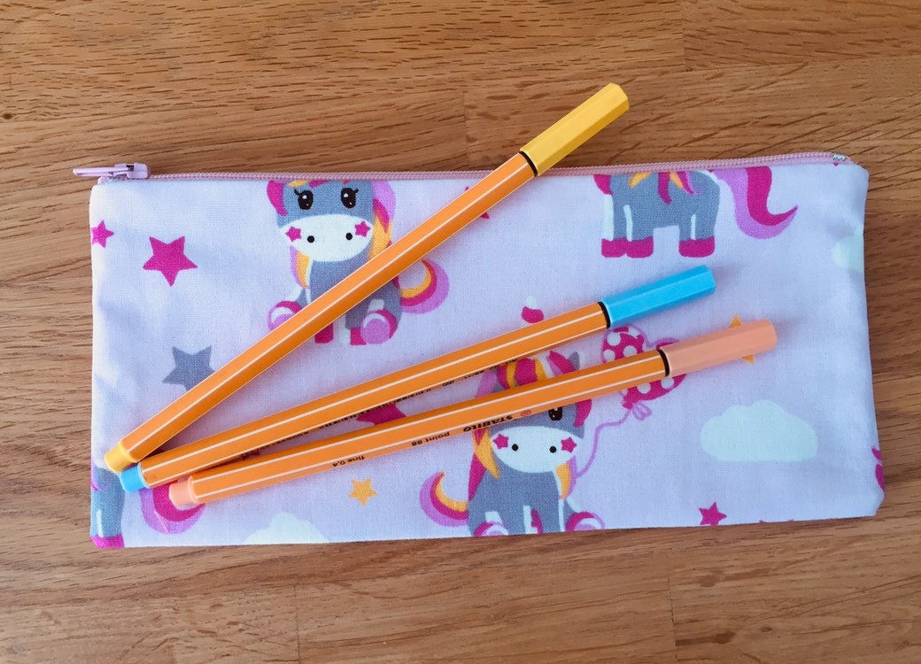 Trousse à Crayons Pour Enfant en Tissu Rose Doublée Imprimé Licornes