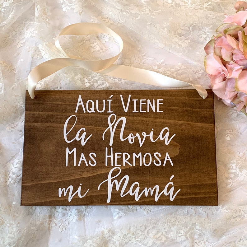 Aqui Viene La Novia Mas Hermosa Mi Mama Spanish Wood Ring Bearer Sign Aqui Viene La Novia Mas Hermosa Mi Mama Spanish Wood Ring Bearer Sign