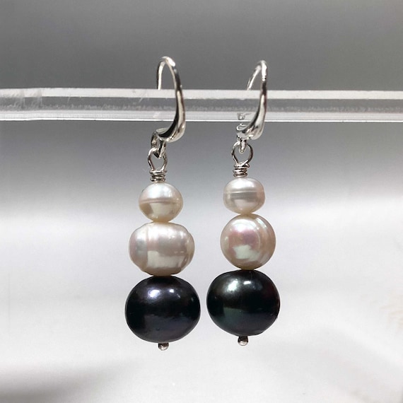 Orecchini pendenti in argento sterling con perle: perle d'acqua dolce nere e bianche - Italia