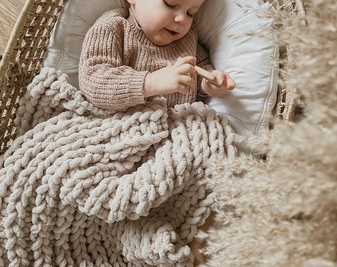 Baby blanket , very soft newborn blanket, cuddly blanket , chunky baby blanket , baby comforter, baby shower gift, newborn gift , knitted