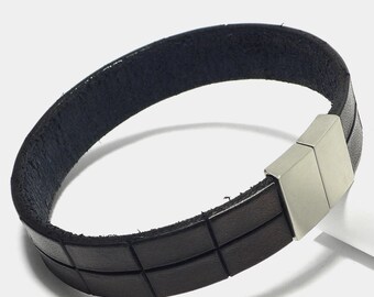 Black men's leather bracelet with a grid structure – rugged look, handcrafted, stainless steel magnetic clasp, comfortable and easy to put on.