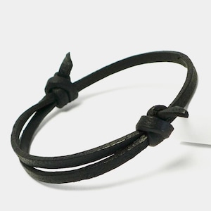 Men&#39;s Black Leather Bracelet – Slim & Soft – Adjustable with Sliding Knots – High-Quality Design – Sporty – Perfect Gift for Men