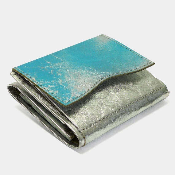 Kompaktes, farbiges Portemonnaie aus Spezialpapier in Silber, 4 Kartenfächer, Münzfach, Minimalistisches Design, reißfest, leicht & modern