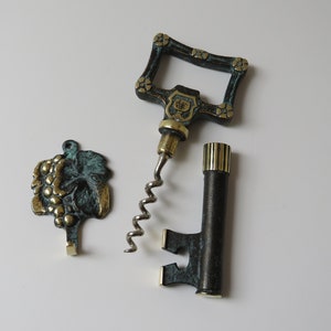 Vintage corkscrew + wall hook grapes 70s brass patinated