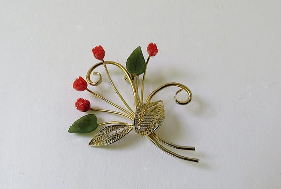 Vintage Brooch Bouquet Gold-colored With Coral + Jade 50s - Etsy display picture 1