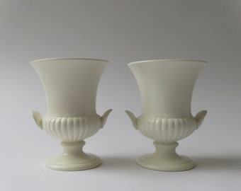 Vintage Set von 2 x WEDGWOOD of ETRURIA BARLASTON England Vasen Mondstein Satin creme Muschel Blumentopf