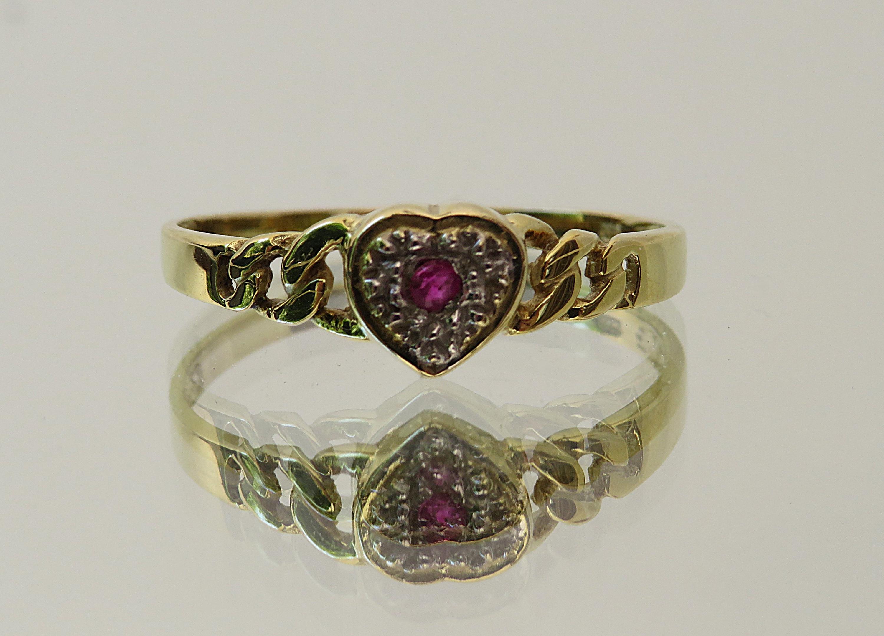 Vintage 333 (8Kt) gold ring yellow gold heart with ruby size 60