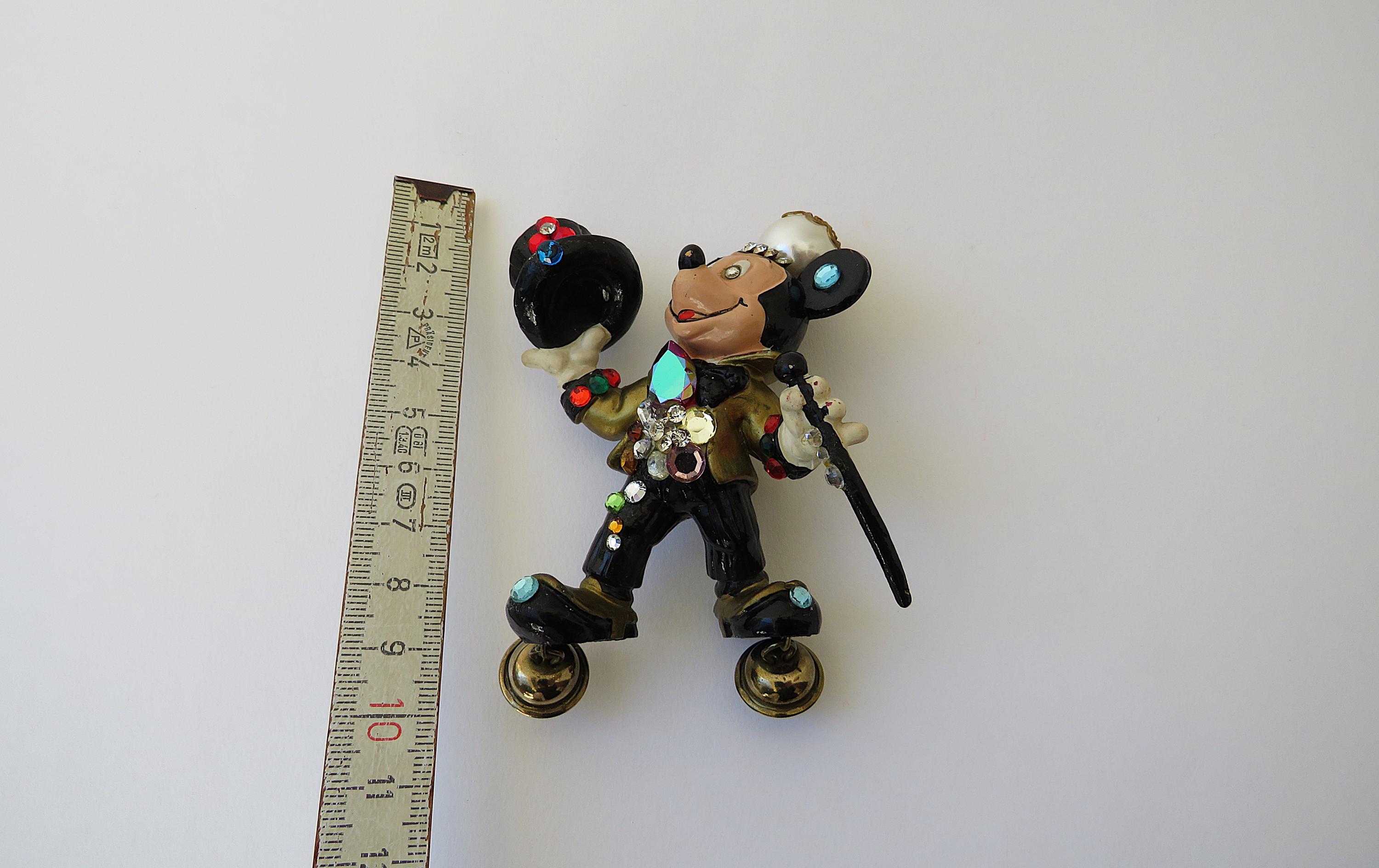 Vintage Large WALT DISNEY / BULLY Brooch Mickey Mouse Entertainer