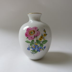 Vintage Meissen Porcelain Vase 17 cm Flowers Gold Rim Meissen Porcelain Germany Swords 2nd Choice