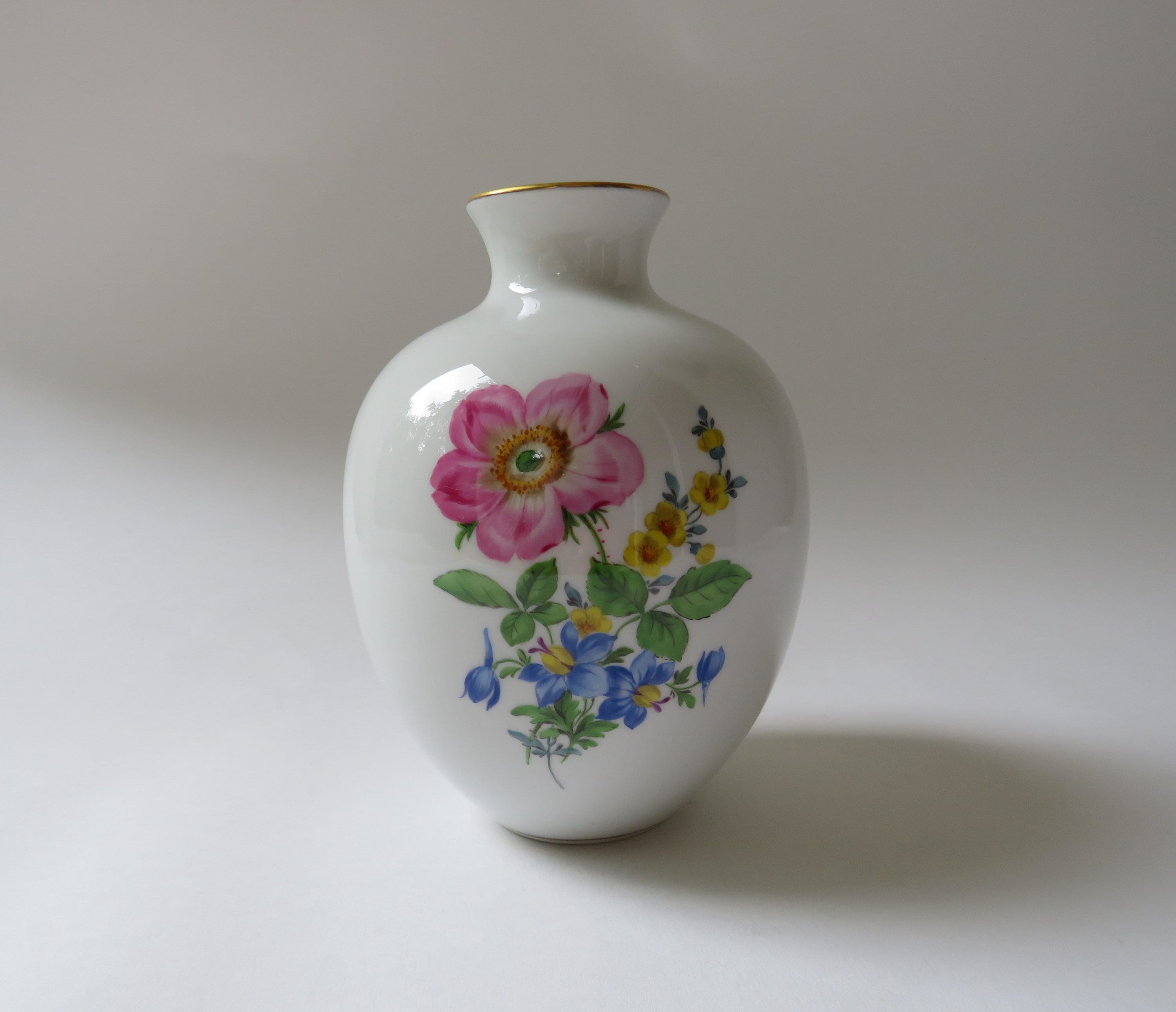 Vintage Meißen Porzellan Vase 17cm Blumen Goldrand Meißner Porzellan Germany Schwerter 2. Wahl
