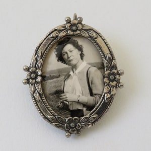 Vintage Fotobrosche mit Foto Brosche Anstecker mit Bild Bildbrosche
