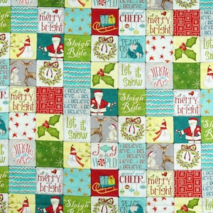 Könnte beinhalten: Ein farbenfroher Weihnachtsstoff mit Patchwork-Muster und verschiedenen weihnachtlichen Illustrationen und Texten. Der Stoff enthält Bilder von Weihnachtsmann, Rentieren, Schneemännern und Kränzen. Der Text enthält Sätze wie "Sleigh Ride", "Merry Bright", "Let it Snow" und "Jingle All the Way".