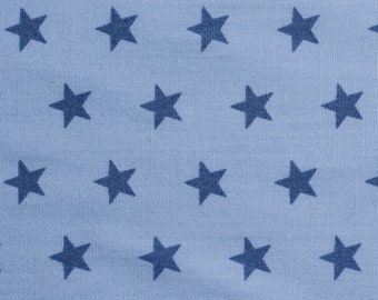 Tessuto in cotone popeline blu chiaro con stelle blu scuro, adatto per maschere