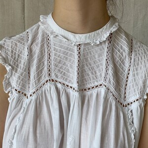 vintage Gauzy Indian White Cotton Swing Blouse, Français Broderie Anglaise, Blouse de maternité taille Petite-Moyenne image 4