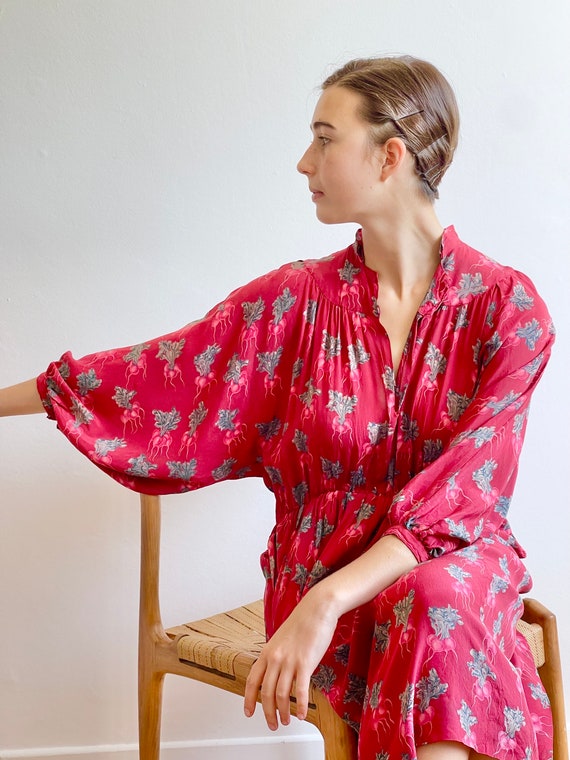 Stunning Vintage Silk  Hanae Mori Red Radish Prin… - image 2