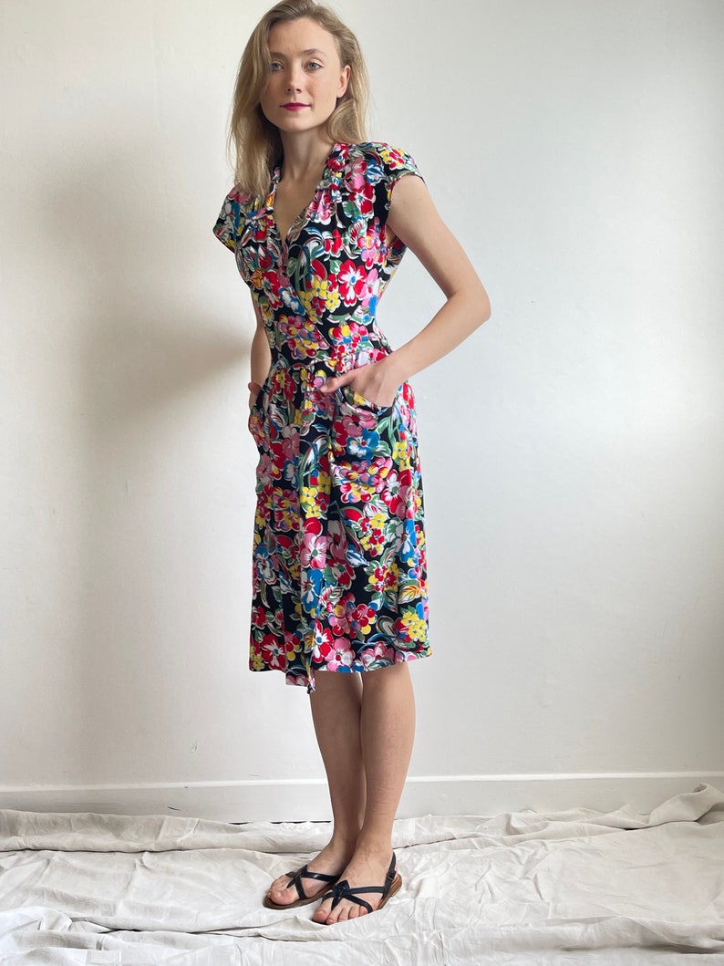 French Vintage Romantic Floral 1980s Wrap Dress with Pockets, Summer Cotton Dress, Pin Up Size XS-S image 5