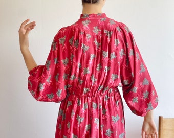 Superbe robe vintage en soie Hanae Mori rouge radis imprimé avec manches ballon - Taille moyenne