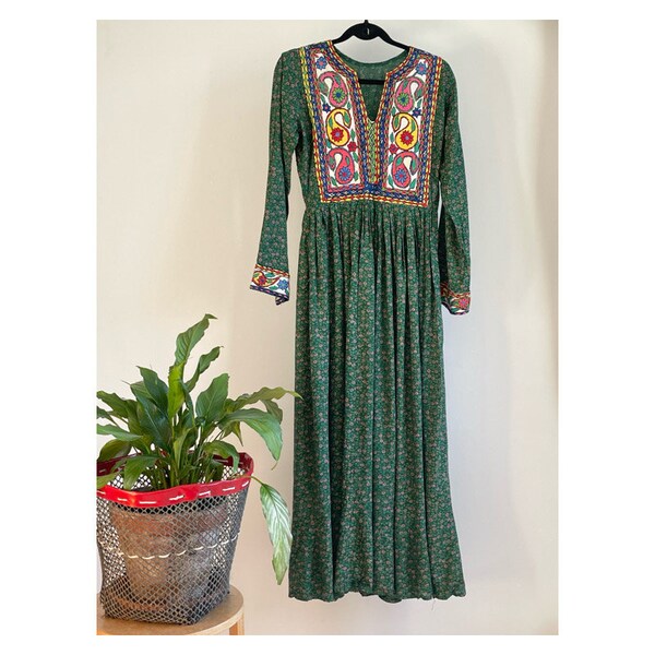 Vintage 1970er Turki Afghan Maxi Folklore Ethnic besticktes Kaftan-Kleid, traditionelles Kleid, Größe XS/S