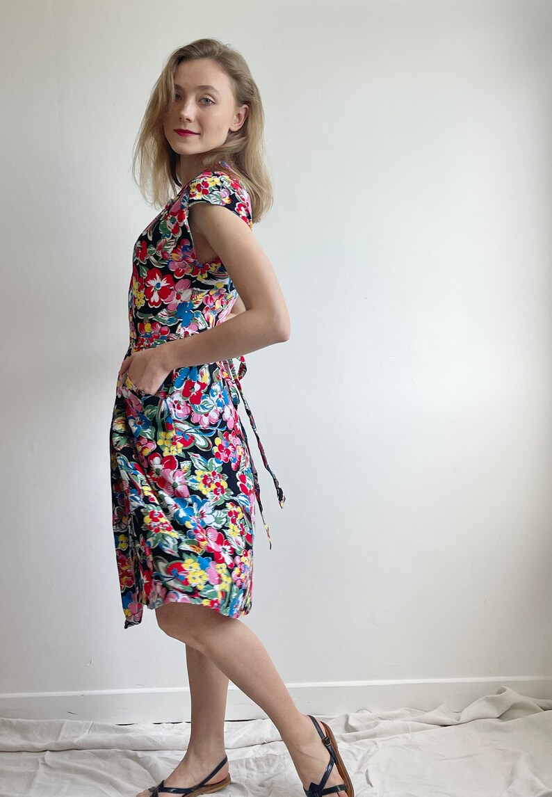 French Vintage Romantic Floral 1980s Wrap Dress with Pockets, Summer Cotton Dress, Pin Up Size XS-S imagem 4