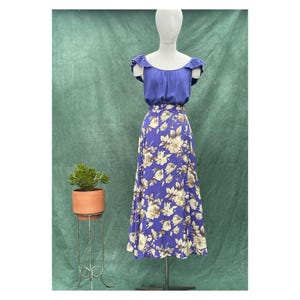 Falda cruzada de seda pura de los 90, estilo midi, estilo bohemio, morado, con estampado floral botánico, estilo hippie, estilo pin-up, estilo grunge de los 90 (talla pequeña-mediana)