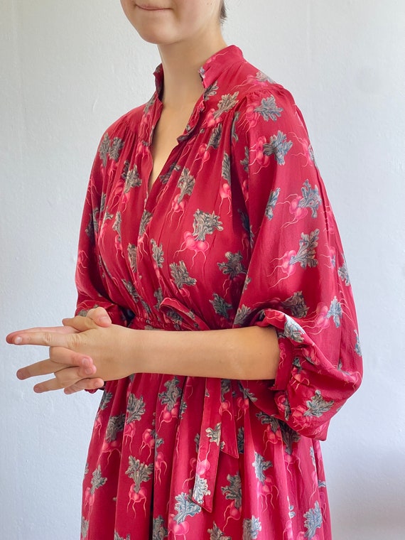 Stunning Vintage Silk  Hanae Mori Red Radish Prin… - image 6