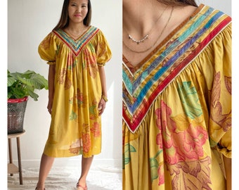 Robe de maternité ample vintage CHACOK à smocks de maternité hippie surdimensionnée avec poches, robe fleurie jaune des années 1970 - Grande taille