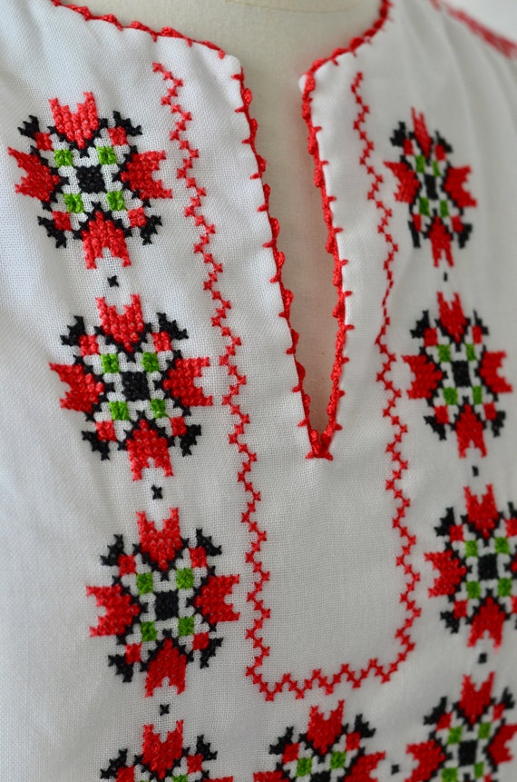 Vintage Hungarian Embroidered/Crochet Blouse - Whi