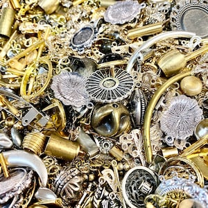 1 KG jewelry parts / gold and silver colored mix / kiloware