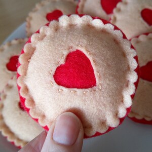 Felt Food 1 x Jammy Dodger Biscuit, biscuits, cakes, play food,  gift