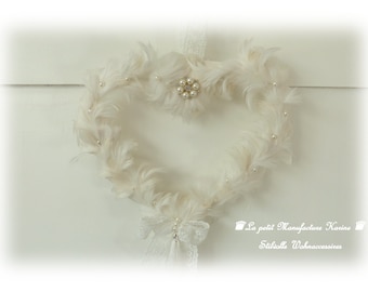 Shabby Chic feathers coronary artery with pearls and lace in cream/beige and pearl brooch, vintage, country style