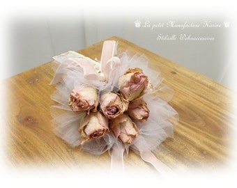 Nostalgic cone with pink rose and tulle, all in shabby chic, brocante, country house style