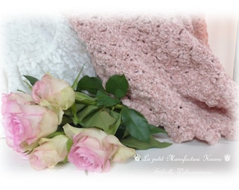 Beautiful crochet blanket scalloped edge 205 x 205 cm in shabby chic style