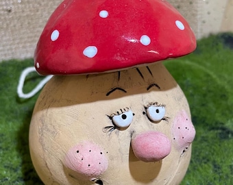 grande cloche en forme de champignon