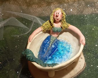 Ciotola di argilla con granuli di vetro, sirena