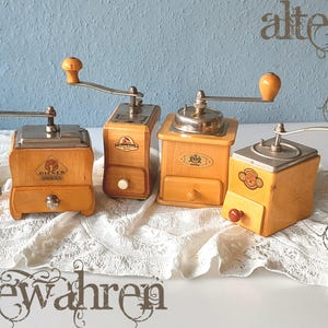 Quatre moulins à café et à moka vintage