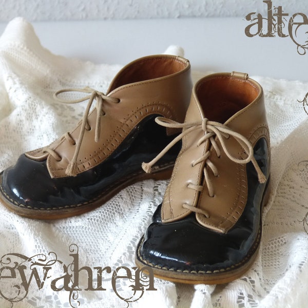 Petites chaussures vintage en cuir verni pour enfant