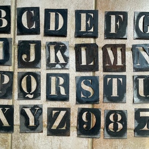 Vintage französische Metall Buchstaben Schablonen Monogramm Anfangsbuchstaben Zahl