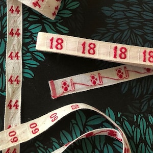 Etichette in cotone con nastro ricamato a treccia con numero di lavanderia francese vintage