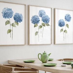Elegante composizione di ortensie blu – Set di 3 stampe botaniche ad acquerello, moderna arte floreale da parete per gli Hamptons e interni chic