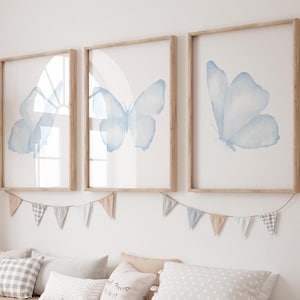 Farfalla azzurra, decorazione murale minimalista, arte per la cameretta dei bambini, regalo per neo-genitori, stampe extra large - non poster, set di 3 stampe, arte per bambini